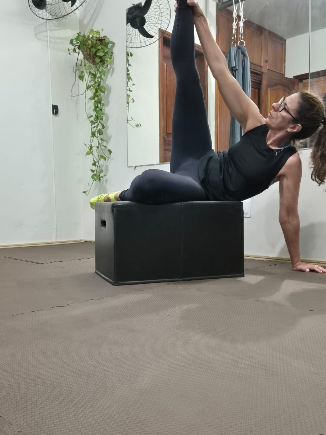 Exercício sobre a caixa no estúdio Leila Mara